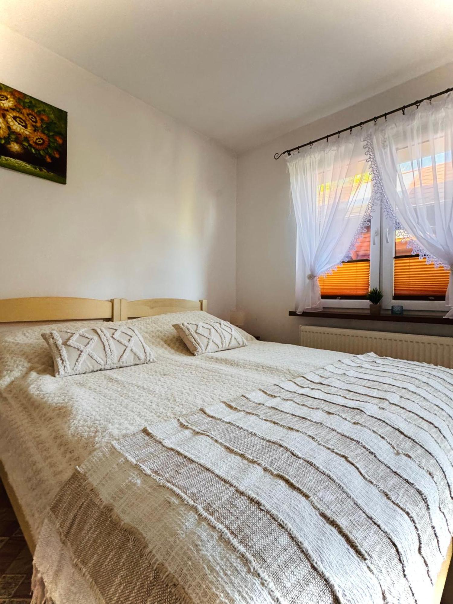 Pokoje Goscinne U Sary Ujście-Darłowskie Exterior foto